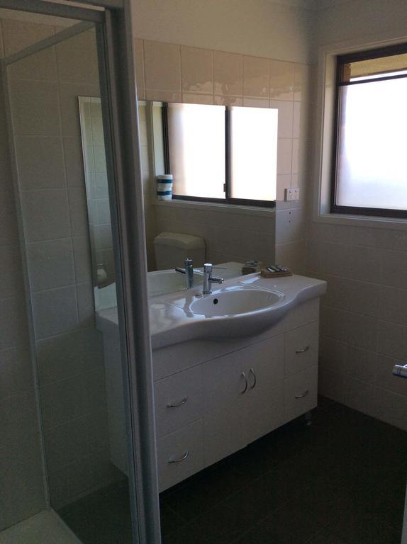 The Gallery Motor Inn Dalby Room photo