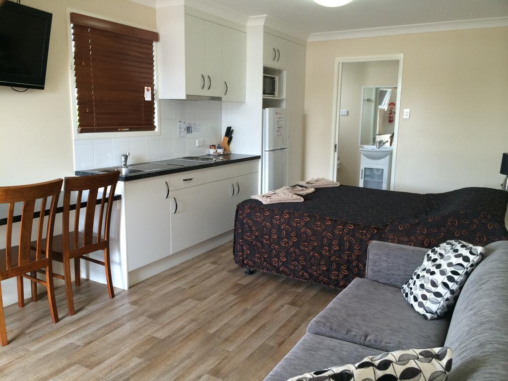 The Gallery Motor Inn Dalby Room photo